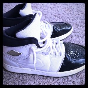 Men's Jordan's used good shape size 10 5